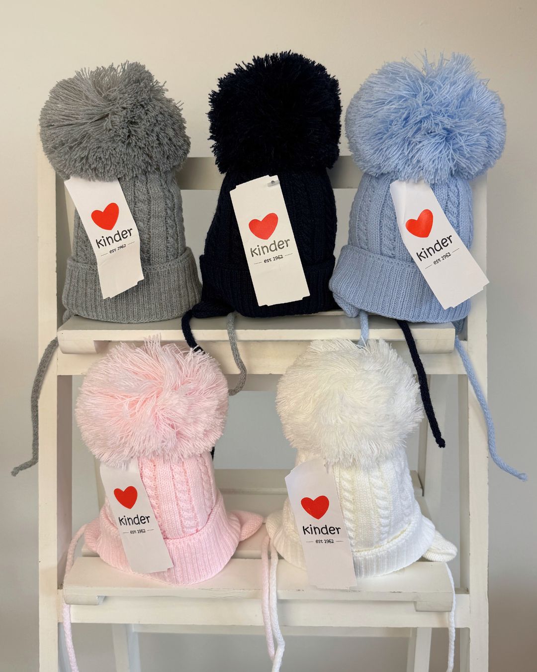 Kinder Cable Knit Pom Hat with Ties