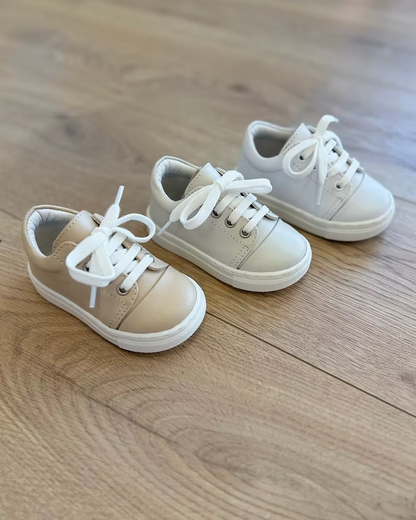 Borboleta Santiago Ankle Trainers featuring padded collar support, cushioned insole, breathable leather lining and classic versatile styling.