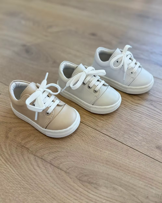 Borboleta Santiago Ankle Trainers featuring padded collar support, cushioned insole, breathable leather lining and classic versatile styling.