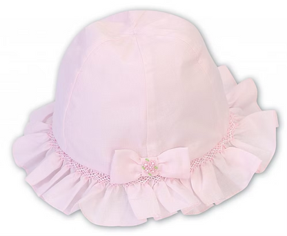 Sarah Louise Girls Sun Hat featuring hand-smocked trim, bow detail and a classic design. Available in white, pink and lemon.