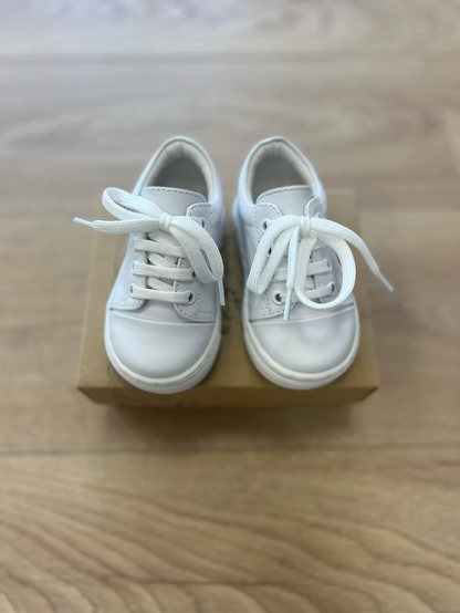 Borboleta Santiago Ankle Trainers featuring padded collar support, cushioned insole, breathable leather lining and classic versatile styling.