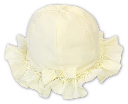 Sarah Louise Girls Sun Hat featuring hand-smocked trim, bow detail and a classic design. Available in white, pink and lemon.